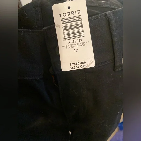 Sleek Black Women's Bike Shorts - Picture 8 of 8